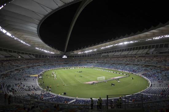 Chiêm ngưỡng 10 sân cỏ phục vụ World Cup 2010 - Ảnh 3