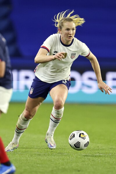 US national team midfielder Samantha Mewis retires from soccer because of knee injury | AP News