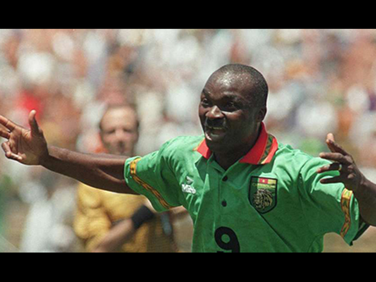 Roger Milla cầu thủ nhiều tuổi nhất ghi bàn ở World Cup khi 42 tuổi