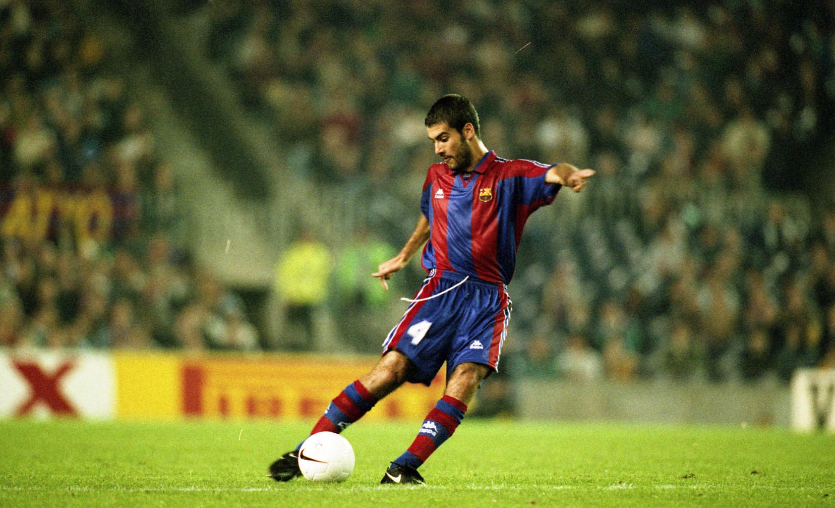 Pep Guardiola xếp trên các học trò Barça về số thẻ đỏ